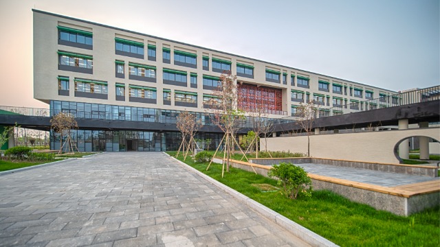 北师大附中选用锦埴软瓷做为外饰面材料